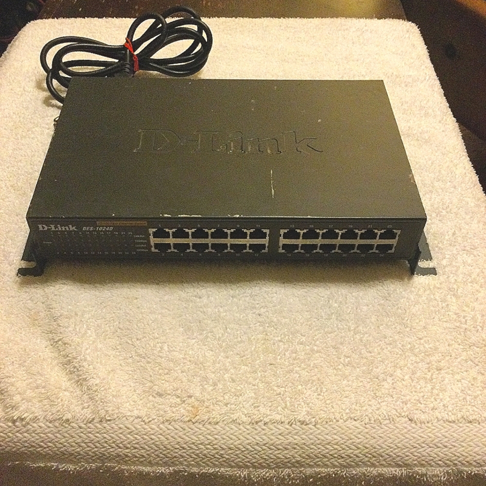 D-Link DGS-1024D 24-Port Gigabit Unmanaged Metal Desktop or Rackmount Switch (DG